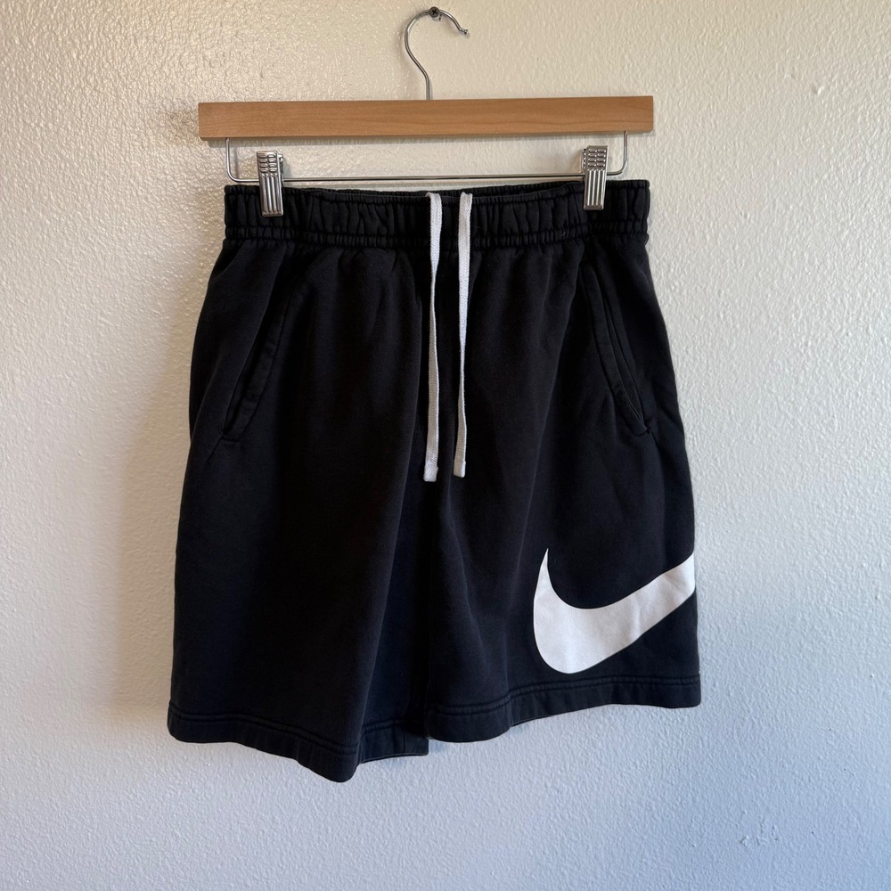 Nike Men's Size XS Club Fleece Sportswear Swoosh Sweat Shorts Black White Sporty